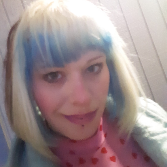 Meet your Posher, Addie (Crafty Queen Bea) - Picture 2 of 2